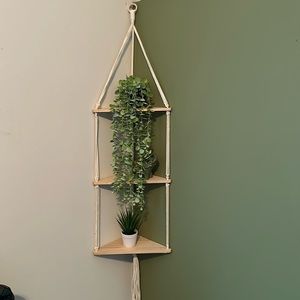 Hanging wall shelf
